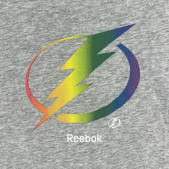 Tampa Bay Lightning NHL Reebok gray angled sleeves t-shirt women’s Large stretch - Picture 6 of 12